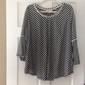 Navy and white 2 layer top Sz M with flutter sleeves